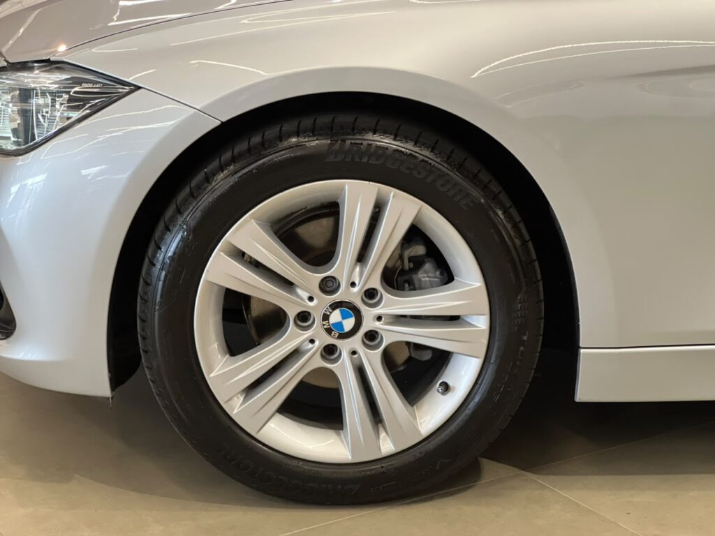 BMW 320i