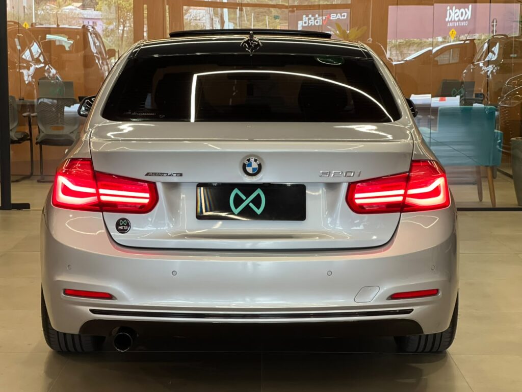 BMW 320i