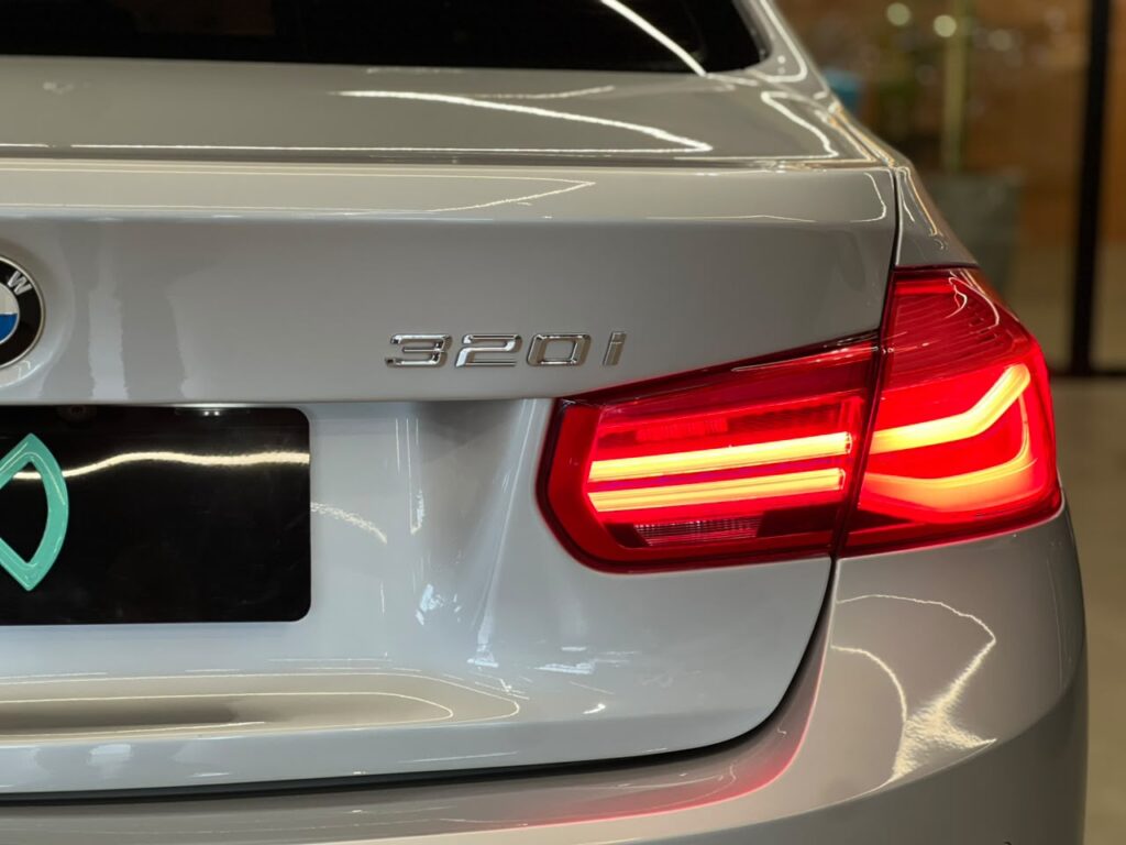 BMW 320i