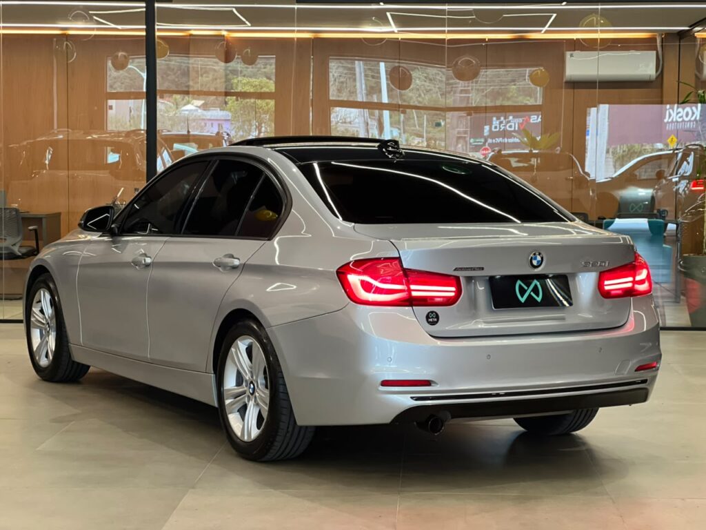 BMW 320i