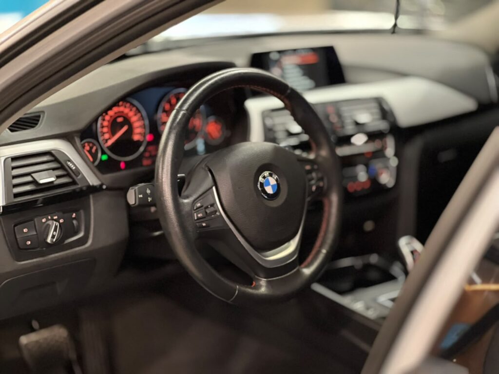 BMW 320i