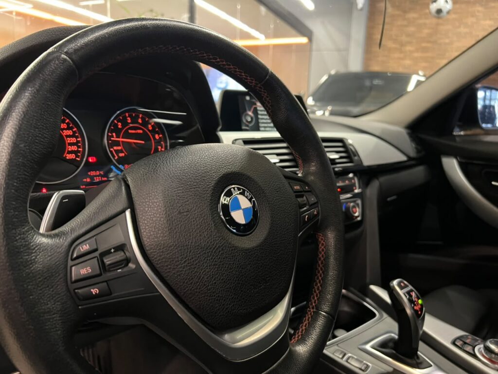 BMW 320i