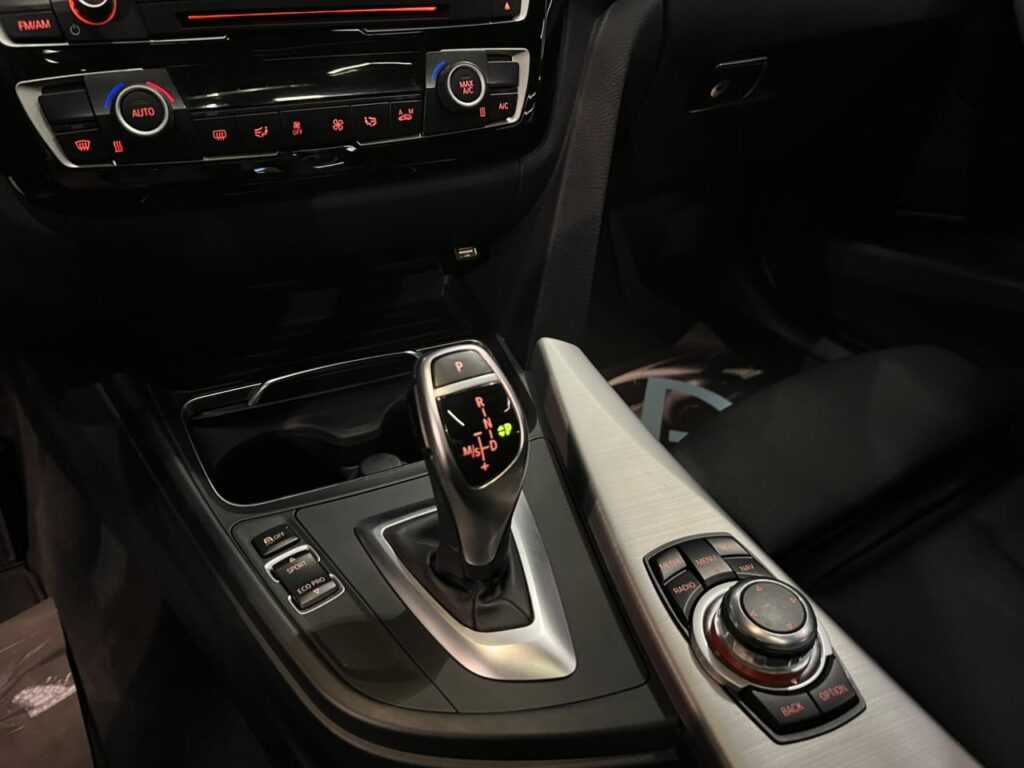 BMW 320i