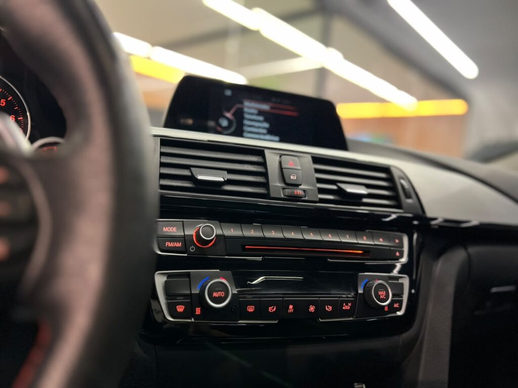 BMW 320i