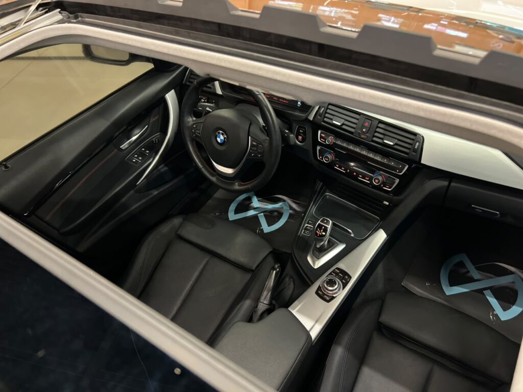 BMW 320i
