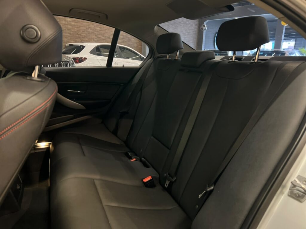 BMW 320i