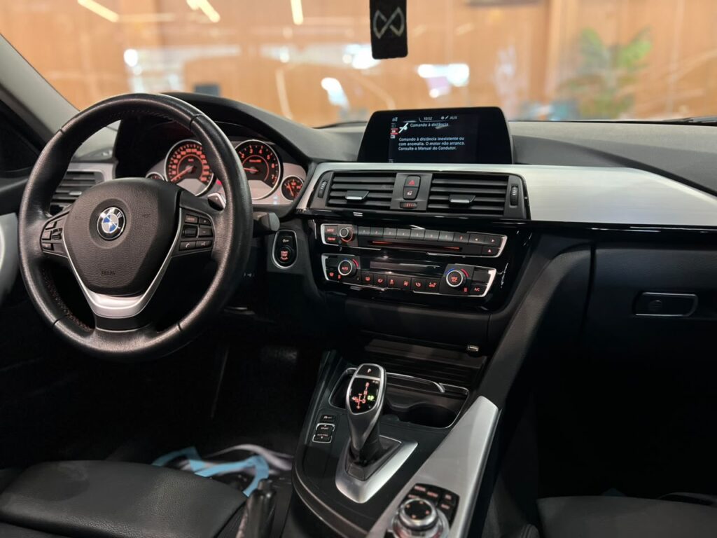BMW 320i
