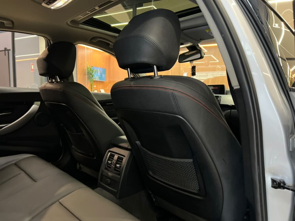 BMW 320i