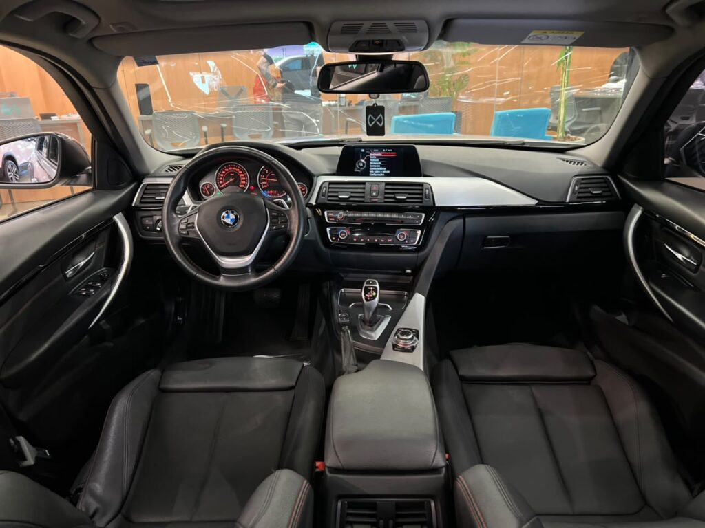 BMW 320i